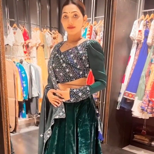 Diseño moderno elegante tendencia terciopelo viscosa bordado pesado trabajo Lehenga Choli con Dupatta indio exportador y proveedor - Product Image 1