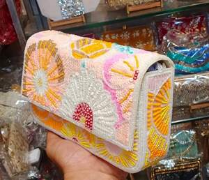 PERFECTO BORDADO BOLSOS ÚNICOS MEJOR Estilo bohemio Bordado Trabajo Mano Embrague Monederos Bolsos Diseño de lujo Forro al por mayor - Product Image 1