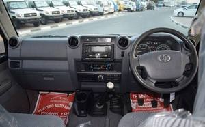 Toyota Land Cruiser GLX Hard, versión completa, usado, del 2018 al 2020, con volante a la izquierda y derecha, disponible. - Product Image 5