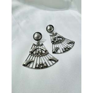 Pendientes de Plata 925 de Diseño Contemporáneo, Jhumka Chapados en Oro de 18K con Patrón Geométrico de Flor y Estrella, Material Principal Oro Blanco - Product Image 1