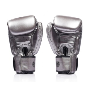 Guantes de Muay Thai y Kickboxing Fairtex, Nuevo Modelo Personalizado, Plateados, de Cuero Vacuno Genuino, con Correa Ajustable, para Sparring, Tipo Twins - Product Image 4