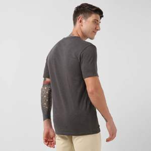 "Camiseta flameada Vintage para hombre: Ajuste clásico, tela de textura suave, aspecto elegante relajado" - Product Image 4