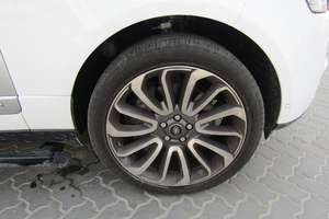 Range Rover Autobiography 2016 disponible à la vente / Disponible à la vente avec faible kilométrage, moteur essence, véhicule d'occasion en excellent état, conduite à gauche - Product Image 6