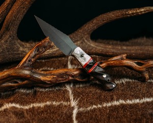 Couteau de camping Lame enduite de poudre noire faite à la main avec manche en bois Couteau de chasse Cadeau pour votre père et votre mère. - Product Image 4