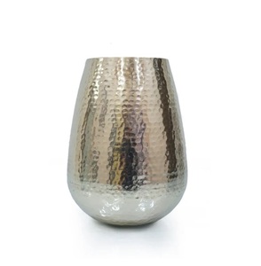 Vases en métal au design moderne attrayant, finition argentée, pot à fleurs personnalisé, décoration d'intérieur, forme ronde. - Product Image 1