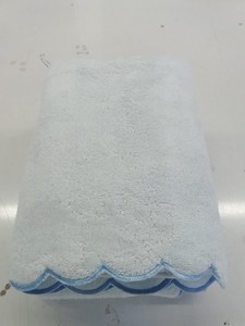 White <b>Turkish</b> Cotton Plaid Pattern Quick-Dry Woven Square <b>Towel</b> with Scallop Edge for Spa & Hotel Use - Product Image 2
