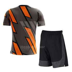 Tenue de football d'équipe fabriquée en usine, uniforme de football de haute qualité 100% polyester, séchage rapide, respirant, manches courtes - Product Image 2
