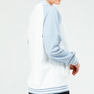 Chaqueta Varsity de Mujer de Alta Calidad, Transpirable, Tejida, con Mangas de Piel de Oveja y Forro de Algodón, Diseño Personalizado, Chaqueta Letterman - Product Image 4