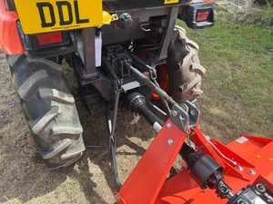 Tractor Compacto Kubota B2350 de 23 HP con Tracción en las 4 Ruedas, Motor Mateng EF125 y Motor Japonés de 17150 W de Potencia, 650 kg, para Uso en Construcción - Product Image 4