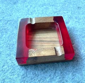 Cenicero de madera vintage clásico personalizado con intrincadas iniciales talladas a mano estilo de diseño de regalo inicial personalizado - Product Image 1