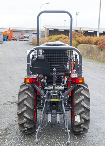 Tracteur compact 4x4 Kubota B1-241 de 24 CV, haute productivité, disponible dès maintenant au prix le plus bas. - Product Image 3