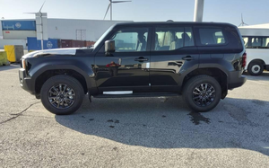 SUV 4x4 de Lujo con Poco Kilometraje, Nunca Accidentado, Motor 6.1-8L de Aspiración Natural, Gasolina, Automático, Interior de Cuero, Llantas de Aleación de Aluminio R17 - Product Image 4