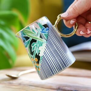 เหยือกน้ำเรซินทำจากเรซินโพลีเอสเตอร์พร้อมลายหมุนสำหรับห้องครัวของขวัญคริสต์มาสดีไซน์คลาสสิกตามธรรมชาติ - Product Image 3