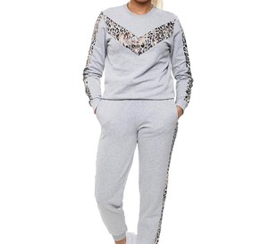 Survêtement pour femme de haute qualité, confortable et élégant, parfait pour les vêtements décontractés et les activités sportives - Product Image 5