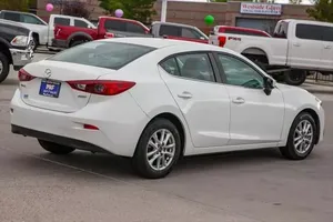 2016 MAZDA 3i Sport AWD เครื่องยนต์เทอร์โบเบาะหนังสีดำภายในพวงมาลัยซ้าย - Product Image 3
