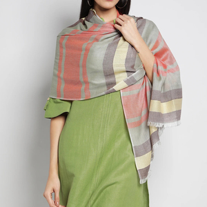 Étole en Viscose 100% tissée à la main pour femmes écharpe imprimée multicolore élégante écharpe multicolore uni beau motif imprimé - Product Image 1