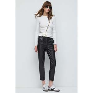 Pantalon taille haute effet cuir avec ceinture - Product Image 3