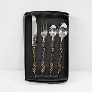 Fabrication de couteaux, fourchettes et cuillères faits à la main en acier inoxydable de haute qualité 4 pièces couverts ensemble de vaisselle 4 pièces - Product Image 6