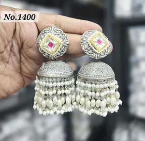 Directamente del Proveedor Indio, Pendientes Jhumka Oxidados Aneevra de Alta Calidad, Joyería Geométrica de Alta Calidad - Product Image 5