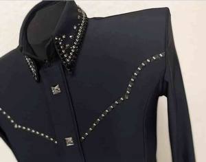 Chemise de spectacle western Cowgirl faite à la main en tissu taffetas extensible noir pour l'équitation - Product Image 3