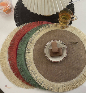 Juego de manteles individuales y posavasos de yute tejido nórdico, accesorio de tiro de estilo navideño para jarrón de porche, alfombrillas y almohadillas de aislamiento térmico con flecos - Product Image 1