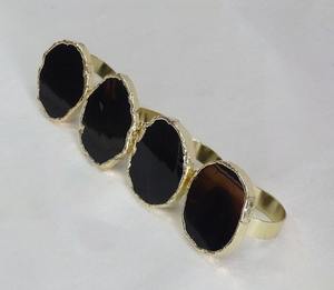 Elegantes servilleteros de resina con detalles moldeados a mano para configuraciones de cocina de lujo y mesas festivas - Product Image 1