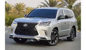 Lexus LX 570 2023 d'occasion, SUV 4x4, sièges en cuir, jantes R20, régulateur de vitesse adaptatif, conduite à gauche, toit ouvrant, transmission automatique, intérieur foncé - Product Image 3
