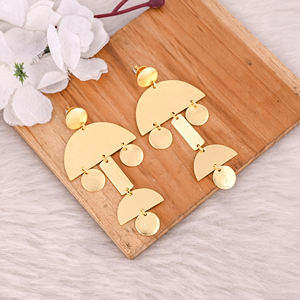 Nouveauté Boucles d'oreilles tendance pour filles Finition mate Laiton plaqué or jaune Bijoux simples Boucles d'oreilles pendantes Cadeau de mariage Boucles d'oreilles - Product Image 5