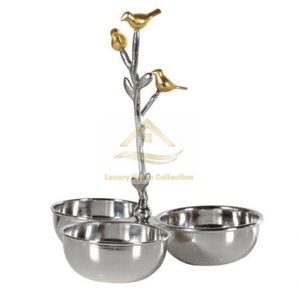 Cuencos para exhibición de vajilla Plato para servir alimentos y encurtidos Diseño moderno martillado Acero inoxidable con mango de latón Forma de Gorrión - Product Image 1