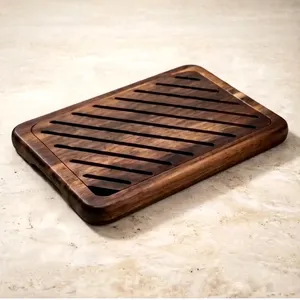 Planche à découper en bois d'acacia écologique avec récupérateur de miettes, design durable pour la cuisine - Product Image 1