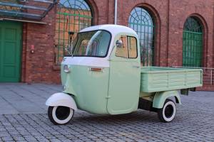 Tricycle cargo électrique vert à trois roues, véhicule utilitaire fermé, transport léger, usage commercial, 60V - Product Image 3