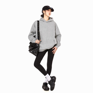 Sweat à capuche oversize pour femme Pure Aura, en molleton 100% coton, respirant, écologique, coupe-vent, avec option logo frontal, confortable et douillet - Product Image 5