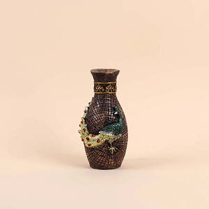 Vase de table antique traditionnel en céramique artisanale marron, de forme irrégulière, décoré de paons, brillant et au design durable - Product Image 1
