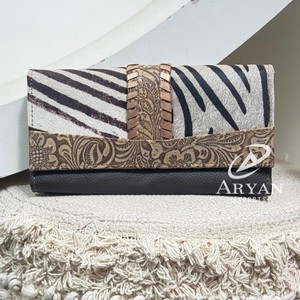 กระเป๋าสตางค์สตรีหนังวัวแท้สลักลายแฟชั่นจากนักออกแบบ2025ความจุมากเคสโทรศัพท์คลัทช์อเนกประสงค์สำหรับผู้หญิง - Product Image 1