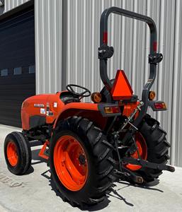 Tracteur Kubota Occasion abordable Kubota BX2370 avec godet chargeur frontal 4x4 23 CV à vendre - Product Image 1