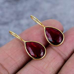 พลอยโกเมนสีแดงรูปลูกแพร์925อัญมณีเงินสเตอร์ลิงต่างหูลวดชุบทองของขวัญสำหรับเพื่อนเจ้าสาวทันสมัยสำหรับงานเลี้ยงแต่งงานของเธอ - Product Image 1