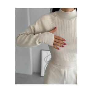 Conjunto de Dos Piezas de Punto Negro con Corte en los Dedos para Mujer - Product Image 2