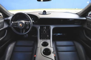 2022 P T Y C a N G T S AWD Wagon Doble Tracción, Batería de Litio de 110 kWh+, Neumáticos R18, Asientos de Cuero, Techo Panorámico - Product Image 4