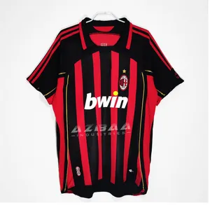 Dapatkan logo pribadi Liga pemenang sepak bola terakhir merah dan hitam garis Retro AC Milan kaus sepak bola