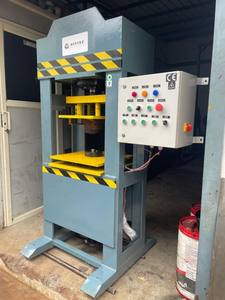 Presse hydraulique semi-automatique à cadre fixe industrielle de 50 tonnes, moteur pour le façonnage lourd, le moulage, le siège, le métal, le plastique - Product Image 2