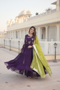 Vestido moderno de Georgette de imitación con trabajo bordado 12 metros Flair algodón interior y lentejuelas de seda rusa Dupatta para venta al por mayor - Product Image 4