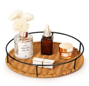 Plateau de service alimentaire en rotin à poignées en fer vintage Design tendance fait à la main Plateau de nourriture en rotin de grande taille de la plus haute qualité - Product Image 1