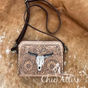 Venta caliente Western Hand Tooled Leather Bull Tooling Crossbody Bag Bolso de hombro de vaquera de cuero genuino hecho a mano de alta calidad - Product Image 1