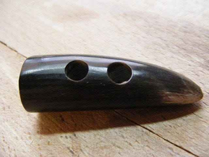 Botón de Cuerno de Búfalo Natural Hecho a Mano de Primera Calidad con 2 Orificios para Cierre de Ropa Casual al Mejor Precio - Product Image 2