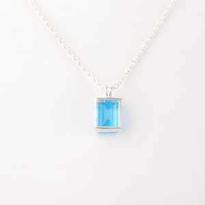 Pendentif classique pour femme en argent sterling 925 avec pierre précieuse topaze bleue, coupe rectangulaire, certifié IGI, cadeau de naissance de décembre - Product Image 3