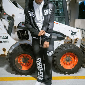 Ensemble de survêtements streetwear 2 pièces pour hommes, en coton 100% respirant, avec broderie personnalisée effet vieilli et joggers délavés au soleil - Product Image 5