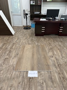 พื้นไวนิลพีวีซีแบบคลิ๊กล็อคสำหรับปูพื้นภายในอาคาร ทันสมัย กันน้ำ - Product Image 4