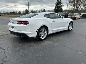 Camaro 1LT Coupé RWD 2023 Usado de Élite - Product Image 4