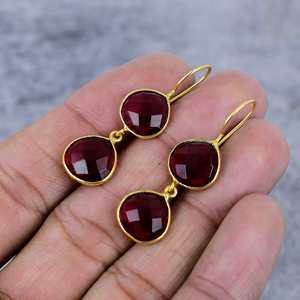 ต่างหูรูปหัวใจประดับพลอยโกเมนสีแดง ชุบทองคำขาว 925 พร้อมสายคล้อง ต่างหูสำหรับงานปาร์ตี้ ของขวัญสำหรับเธอ - Product Image 2