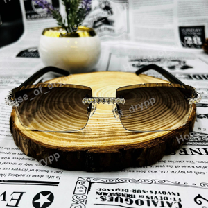 แว่นกันแดดทรงเหลี่ยมไร้กรอบประดับเพชรโมอิสซาไนต์สุดหรู ดีไซน์เนอร์แบรนด์ดัง สำหรับผู้ชายและผู้หญิง สวมใส่ไปงานปาร์ตี้ - Product Image 1